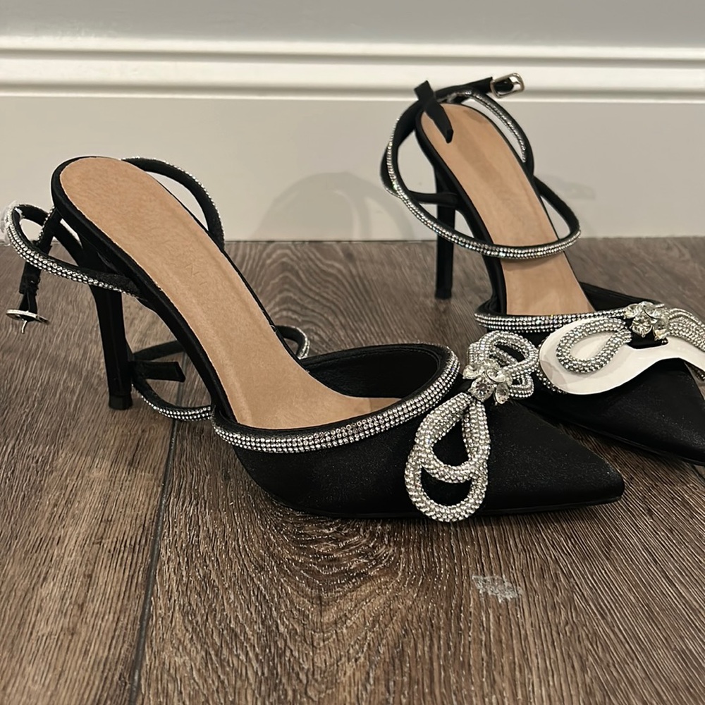 BILLINI Elope Heels - Never Worn Size 9
